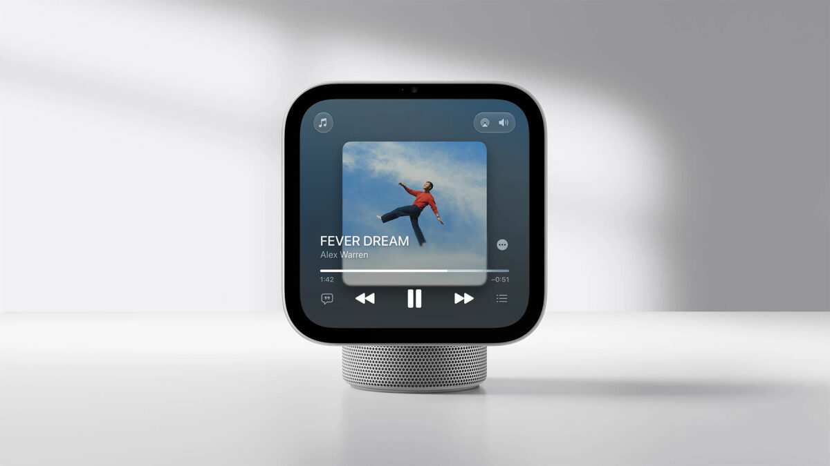 The tabletop Apple HomeView, with its 7-inch display on a speaker base.